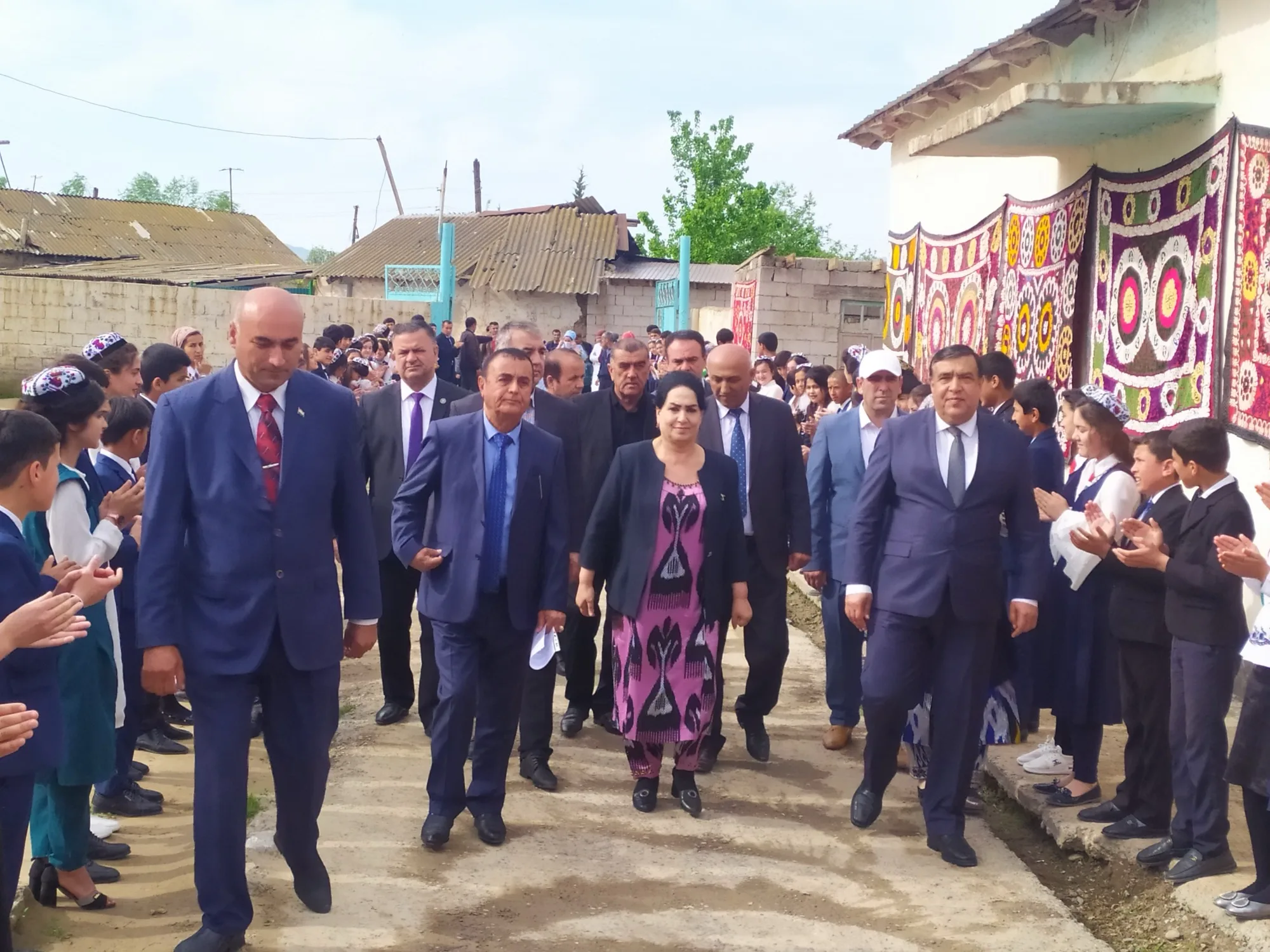 СУРАТ — ДАСТАИ МО НАЗДИ ХОНАВОДАИ ДАСТГИРӢШУДА